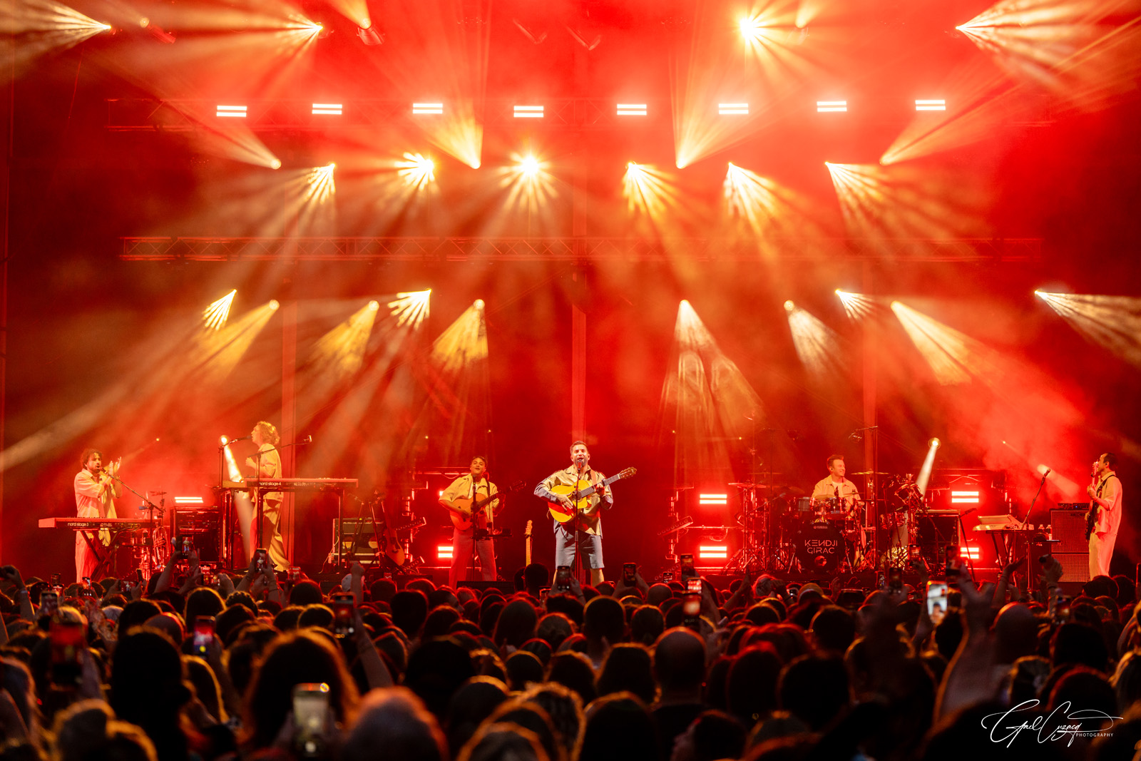 Structure scénique pensée pour accueillir des artistes internationaux pour un environnement live à grande échelle