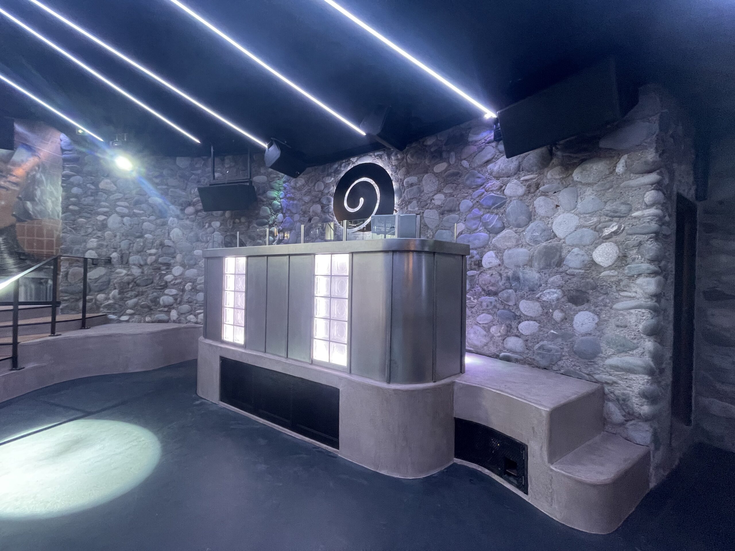 Installation fixe de sonorisation et éclairage Escargot Club